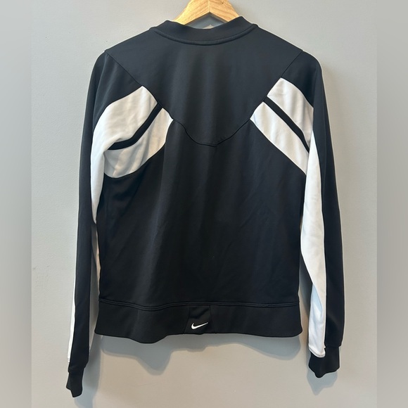 Nike Women’s Jacket - Black and White Y2K Style - Picture 11 of 11